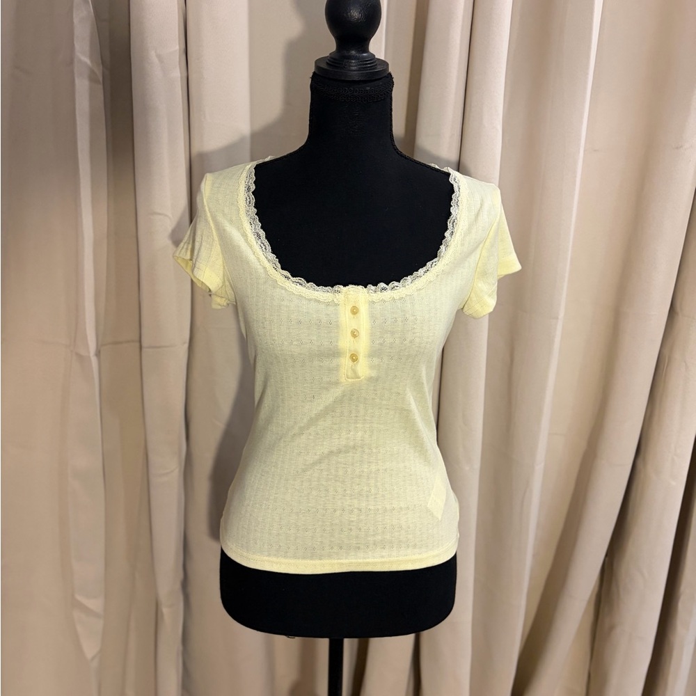 SHEIN Light Yellow Lace Trim Top